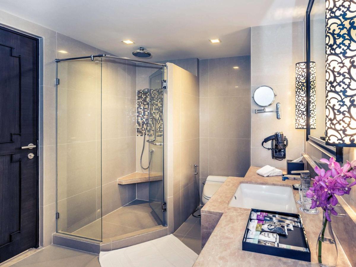 Room bathroom example